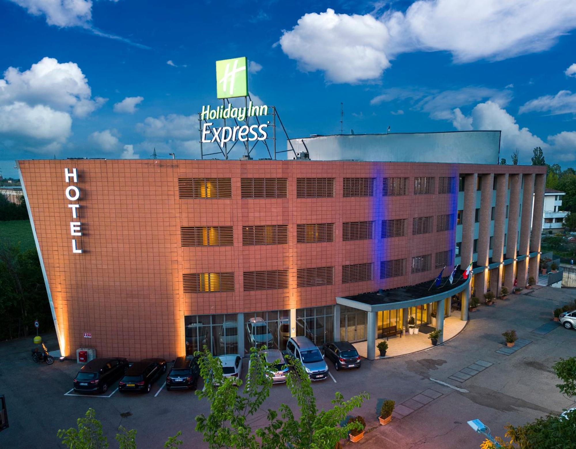 Holiday Inn Express Parma, An Ihg Hotel Extérieur photo