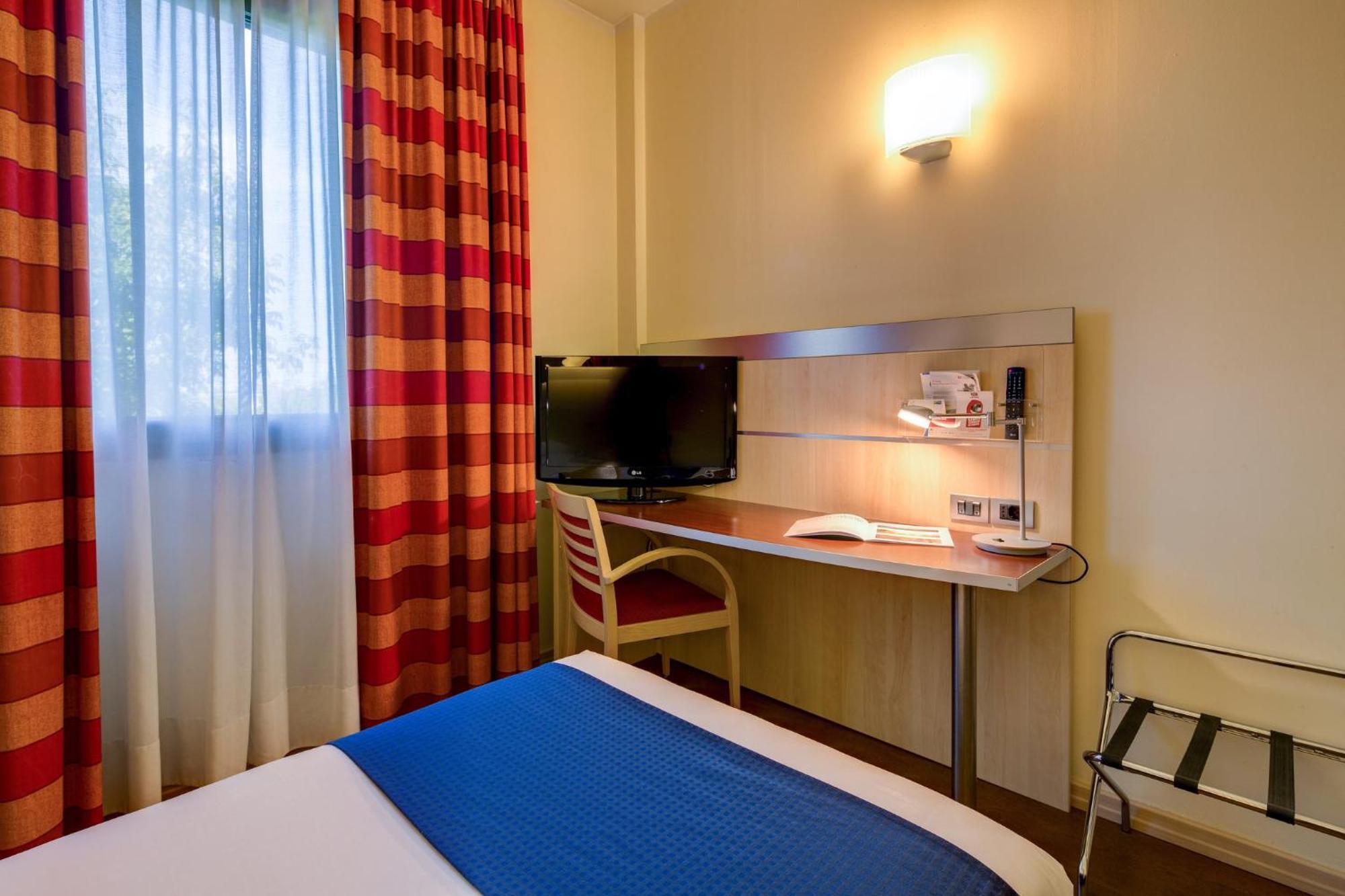 Holiday Inn Express Parma, An Ihg Hotel Extérieur photo